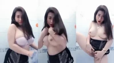 Hijab Colmek Viral VCS Tante Binal di Kamar Mandi